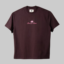 Load image into Gallery viewer, Famia pa Semper Kokolishi Tee - Aubergine and Pink