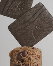 Load image into Gallery viewer, Kokolishi Cardholder - brown