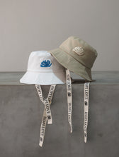 Load image into Gallery viewer, Kokolishi Bucket hat with straps - White