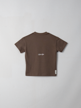 Load image into Gallery viewer, KIDS Famia pa Semper Kokolishi Tee - Brown / Cream
