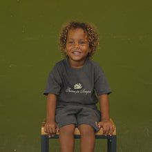 Load image into Gallery viewer, KIDS Famia pa Semper Kokolishi Tee - Grey / Cream
