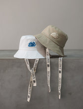 Load image into Gallery viewer, Kokolishi Bucket hat with straps - White
