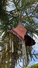Load image into Gallery viewer, Kokolishi Bucket hat with straps - Salmon
