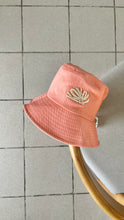 Load image into Gallery viewer, Kokolishi Bucket hat with straps - Salmon
